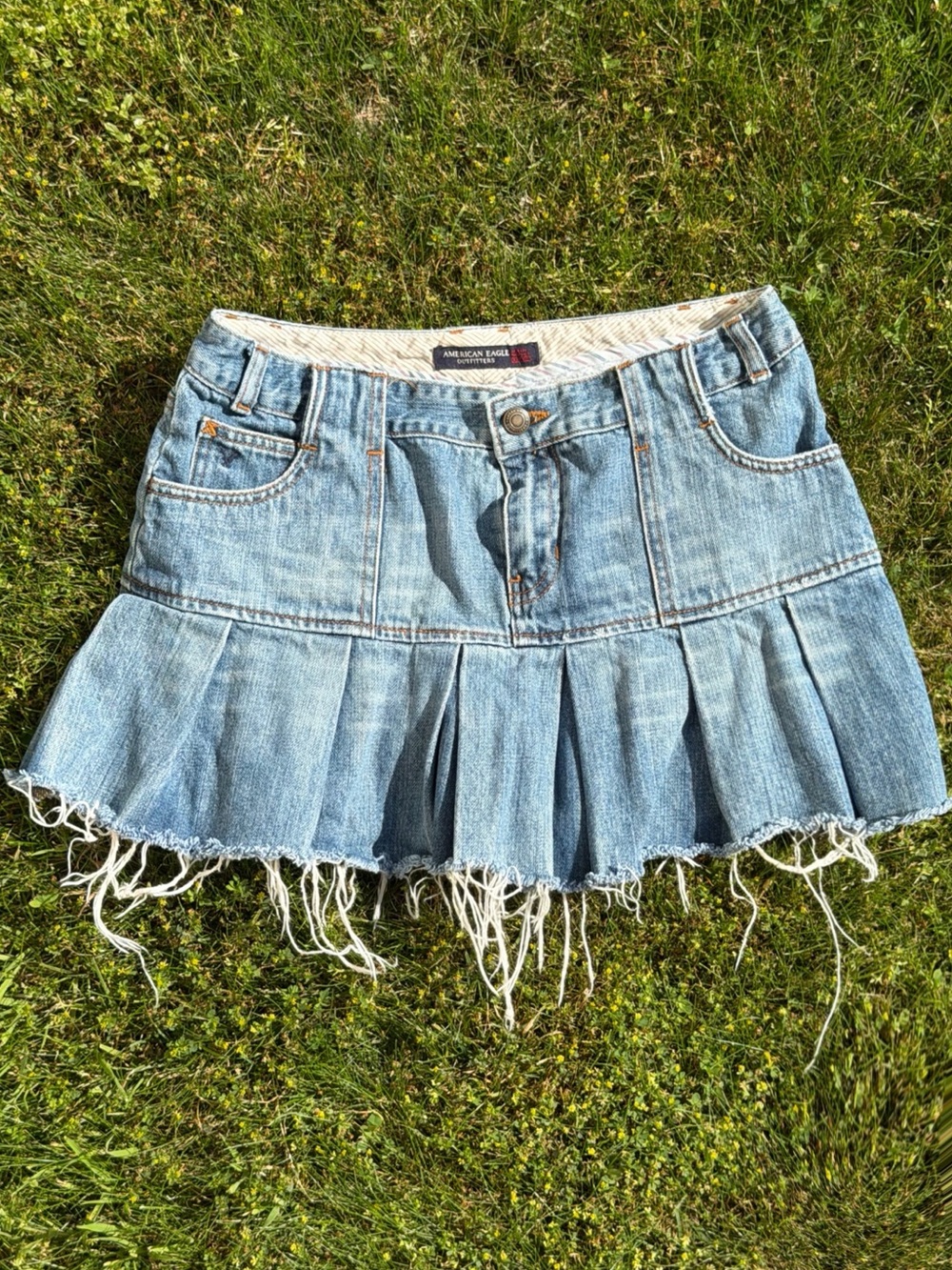 Y2K American Eagle Denim Micro Mini Skirt Low Rise Pleated Raw Fringe Hem Size 4